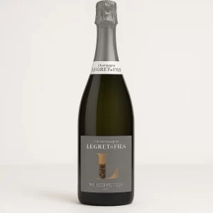 Fles Champagne Legret & Fils Millésimé 2020 met grijze capsule en etiket